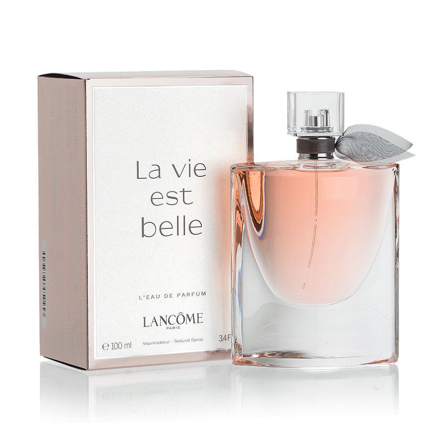 LancΓ΄me La Vie Est Belle Eau de Parfum bottle with its original packaging box, displayed on a reflective white surface against a white background.